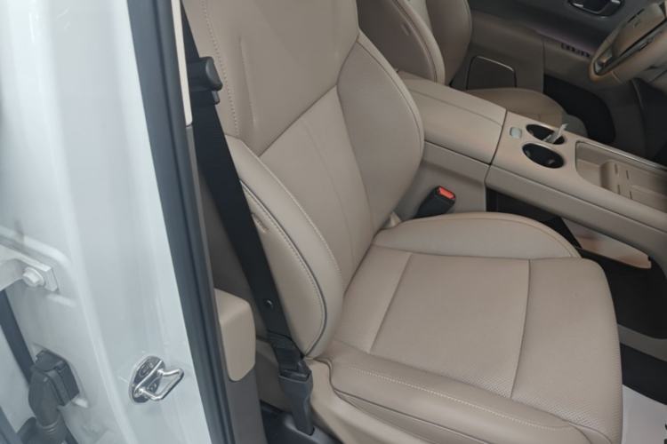 Used Li Auto i8 2025 Model Standard Version Right Front Seat