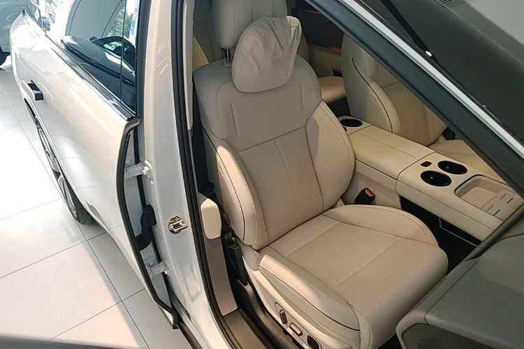 Used Li Auto i8 2025 Model Standard Version Right Front Seat
