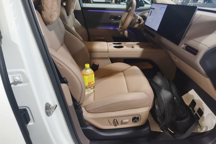 Used Li Auto i8 2025 Model Standard Version Right Front Seat
