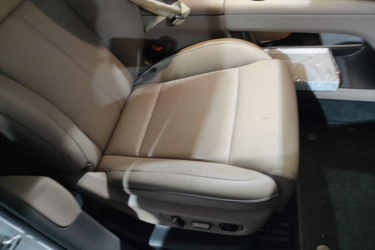 Used Li Auto i8 2025 Model Standard Version Right Front Seat