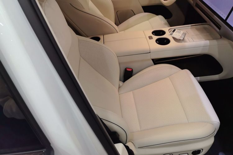 Used Li Auto i8 2025 Model Standard Version Right Front Seat