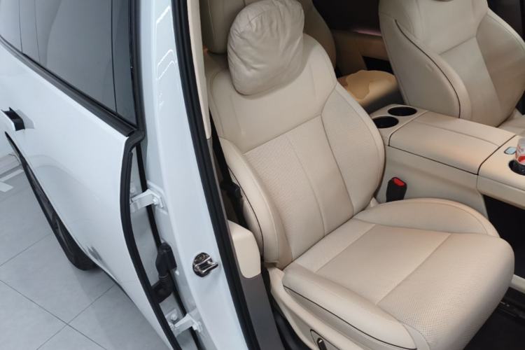 Used Li Auto i8 2025 Model Standard Version Right Front Seat