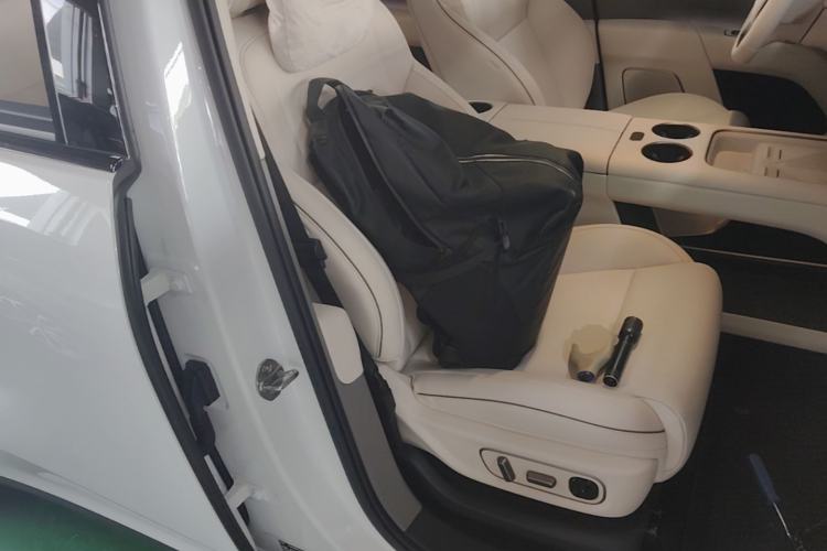 Used Li Auto i8 2025 Model Standard Version Right Front Seat