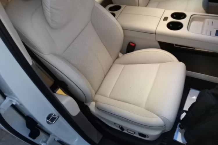 Used Li Auto i8 2025 Model Standard Version Right Front Seat