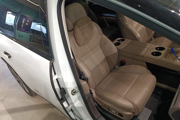 Used Li Auto i8 2025 Model Standard Version Right Front Seat