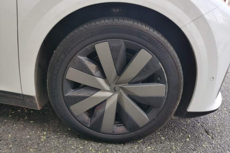 Used Li Auto i8 2025 Model Standard Version Right Front Wheel Hub