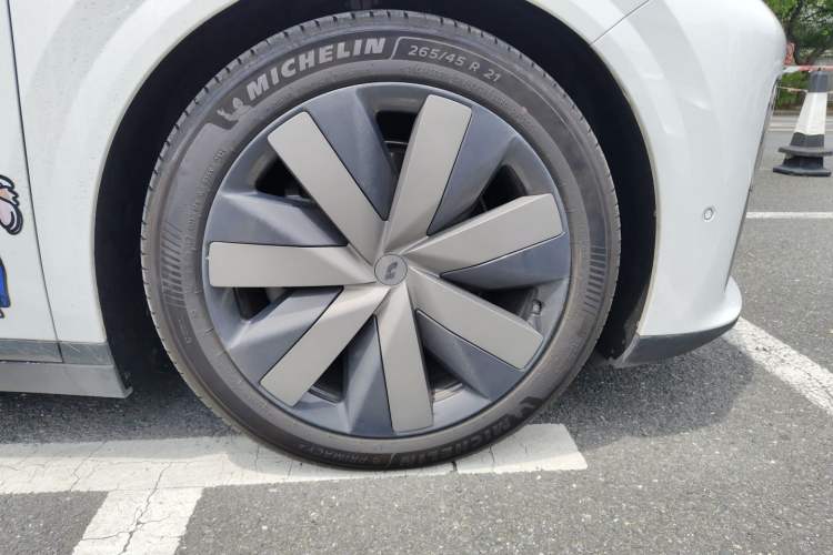 Used Li Auto i8 2025 Model Standard Version Right Front Wheel Hub