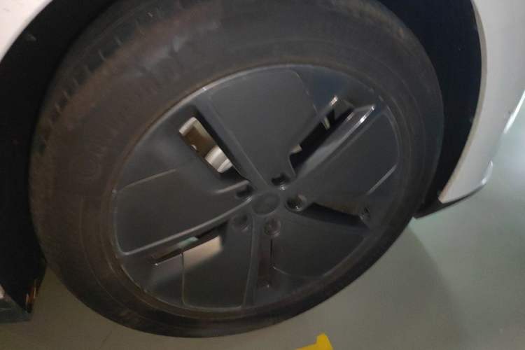 Used Li Auto i8 2025 Model Standard Version Right Front Wheel Hub