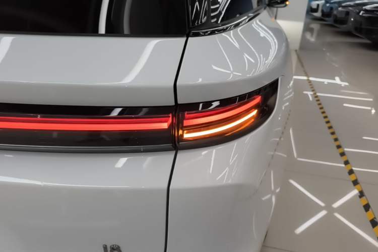 Used Li Auto i8 2025 Model Standard Version Right Rear Taillight