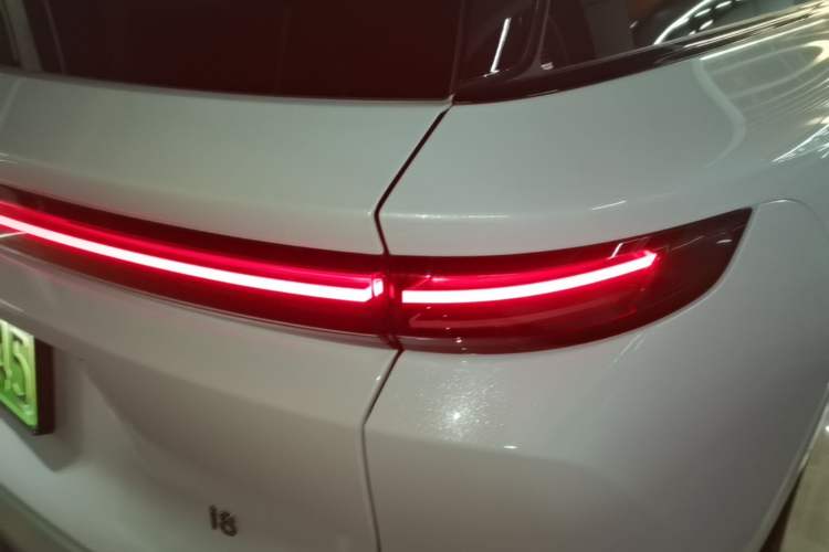 Used Li Auto i8 2025 Model Standard Version Right Rear Taillight