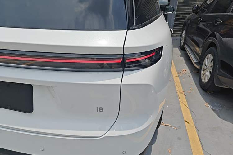 Used Li Auto i8 2025 Model Standard Version Right Rear Taillight