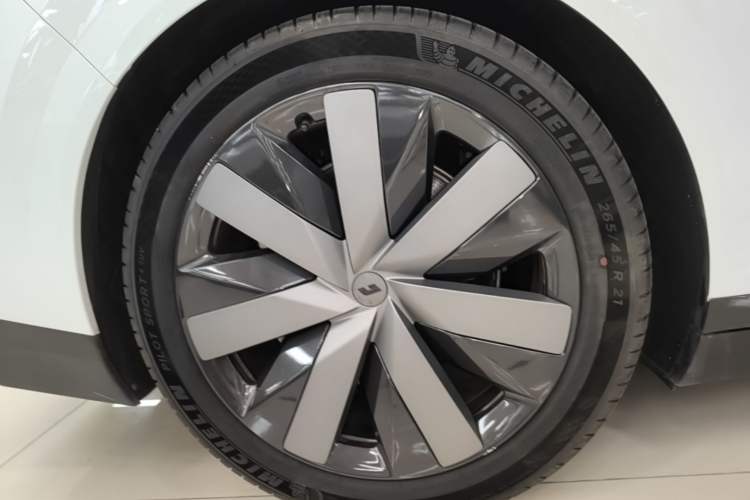 Used Li Auto i8 2025 Model Standard Version Right Rear Wheel Hub