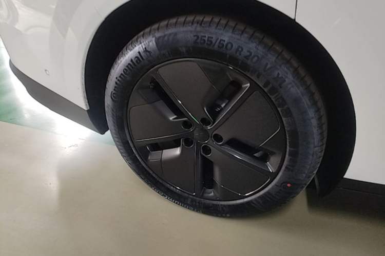 Used Li Auto i8 2025 Model Standard Version Right Rear Wheel Hub