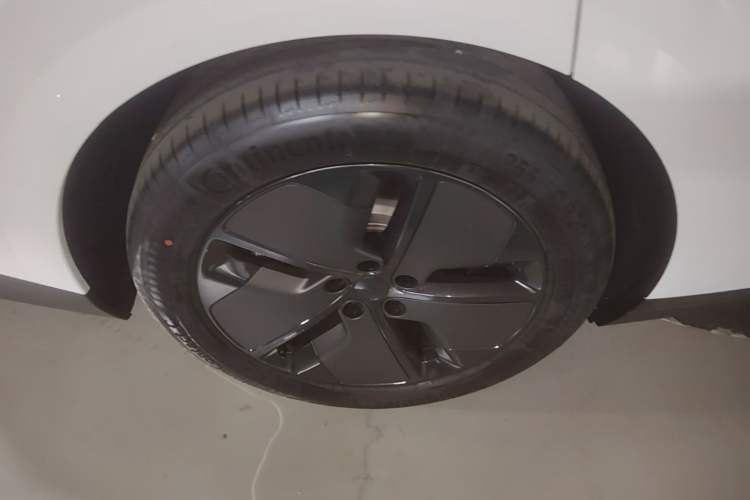 Used Li Auto i8 2025 Model Standard Version Right Rear Wheel Hub
