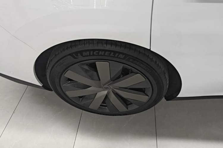 Used Li Auto i8 2025 Model Standard Version Right Rear Wheel Hub