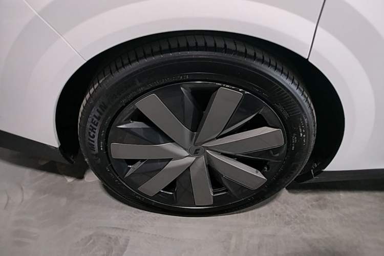 Used Li Auto i8 2025 Model Standard Version Right Rear Wheel Hub