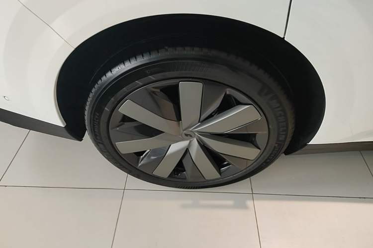 Used Li Auto i8 2025 Model Standard Version Right Rear Wheel Hub