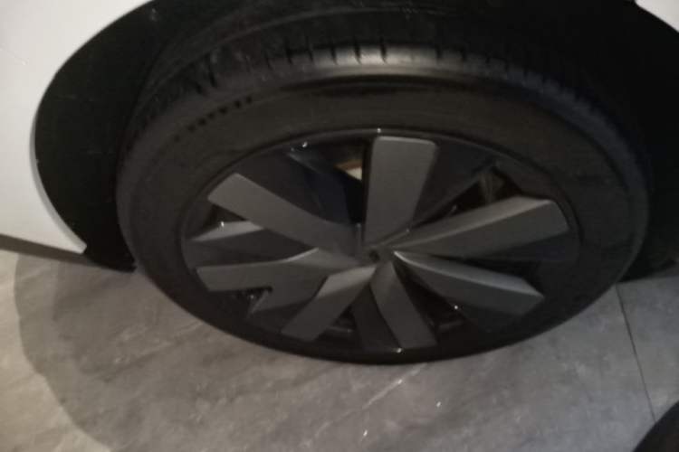 Used Li Auto i8 2025 Model Standard Version Right Rear Wheel Hub