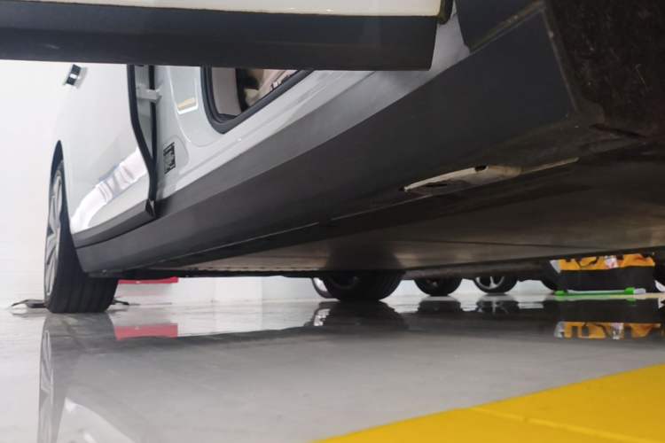Used Li Auto i8 2025 Model Standard Version Right Side Sill