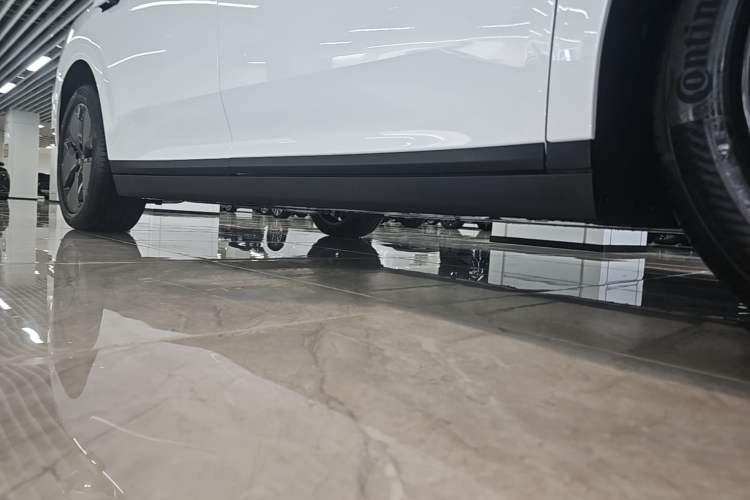 Used Li Auto i8 2025 Model Standard Version Right Side Sill