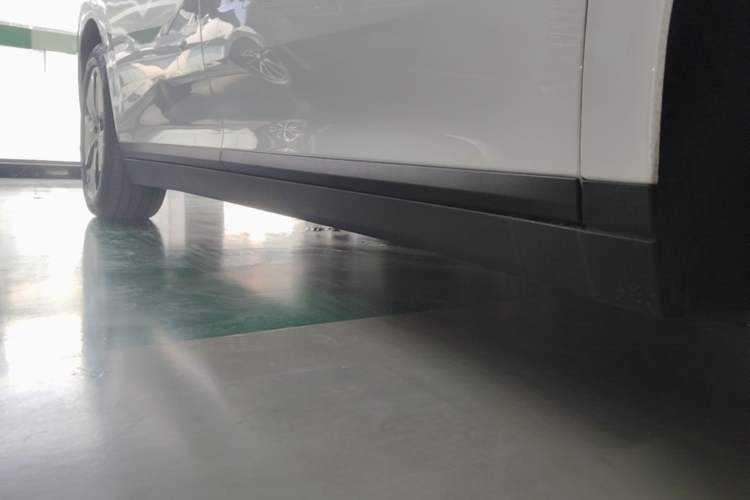 Used Li Auto i8 2025 Model Standard Version Right Side Sill