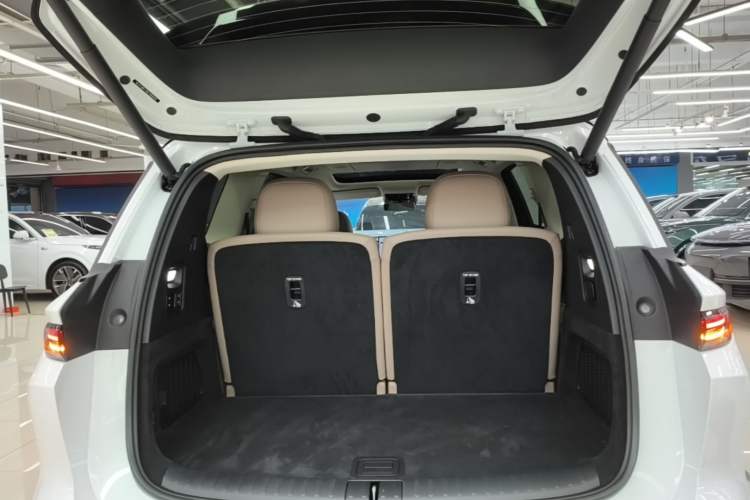Used Li Auto i8 2025 Model Standard Version Trunk