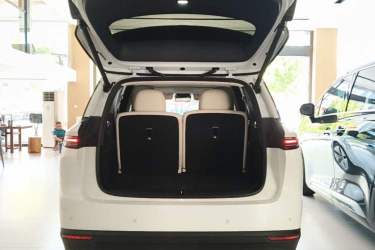 Used Li Auto i8 2025 Model Standard Version Trunk