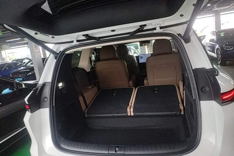Used Li Auto i8 2025 Model Standard Version Trunk