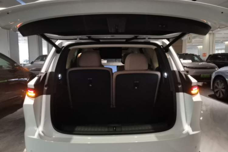 Used Li Auto i8 2025 Model Standard Version Trunk