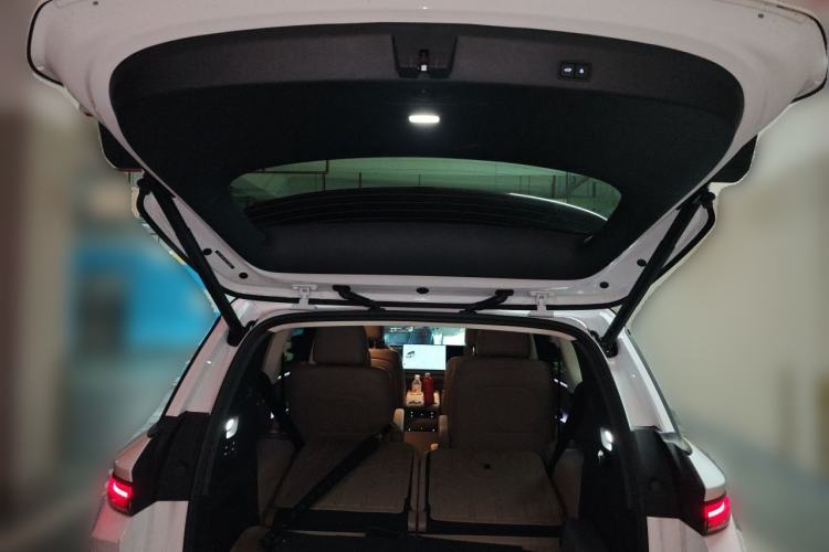 Used Li Auto i8 2025 Model Standard Version Trunk