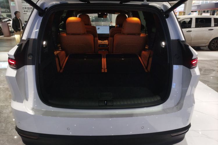 Used Li Auto i8 2025 Model Standard Version Trunk
