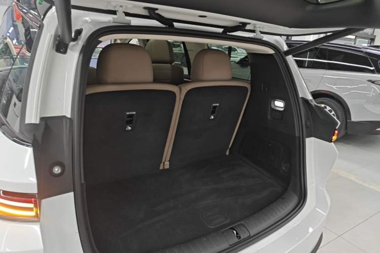 Used Li Auto i8 2025 Model Standard Version Trunk