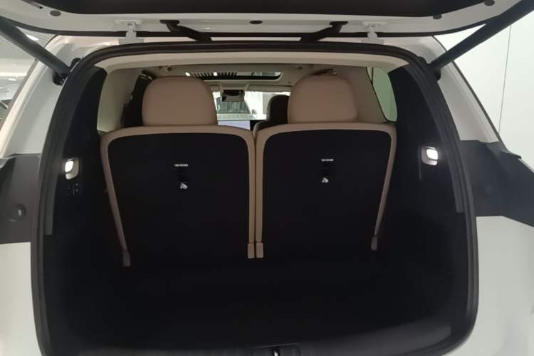 Used Li Auto i8 2025 Model Standard Version Trunk