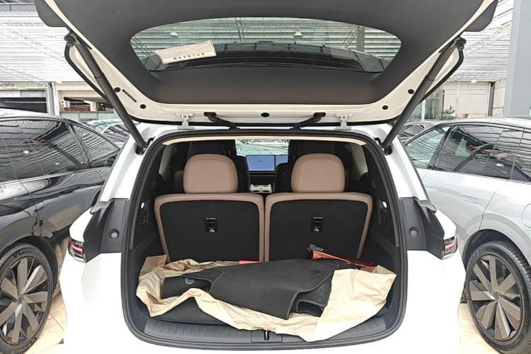 Used Li Auto i8 2025 Model Standard Version Trunk