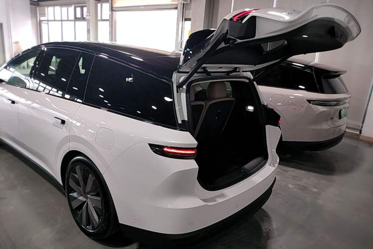 Used Li Auto i8 2025 Model Standard Version Trunk
