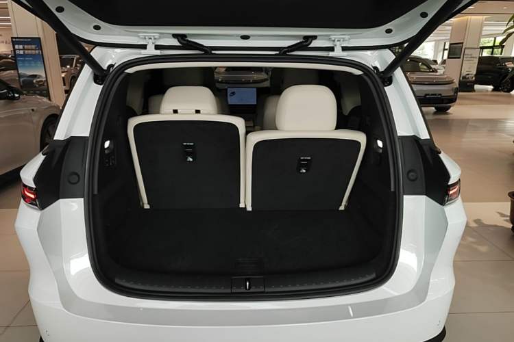Used Li Auto i8 2025 Model Standard Version Trunk
