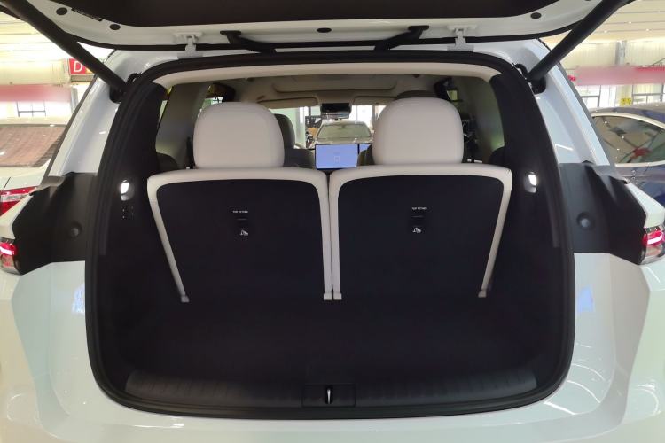 Used Li Auto i8 2025 Model Standard Version Trunk