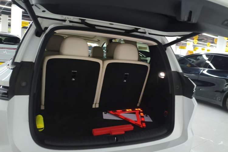 Used Li Auto i8 2025 Model Standard Version Trunk