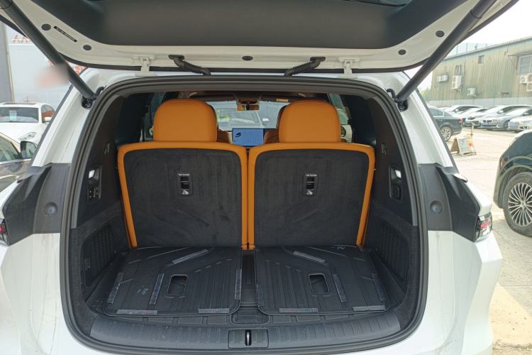Used Li Auto i8 2025 Model Standard Version Trunk