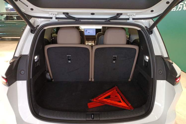 Used Li Auto i8 2025 Model Standard Version Trunk