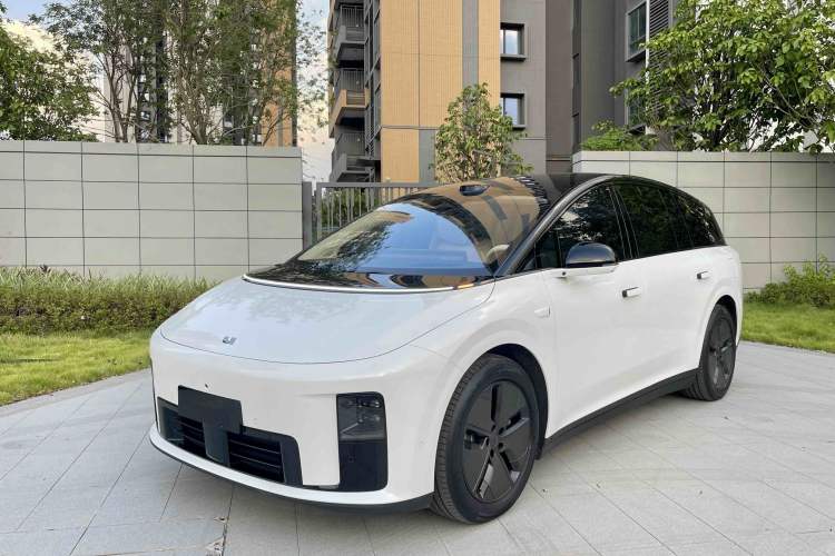 Li Auto i8 2025 Model Standard Version