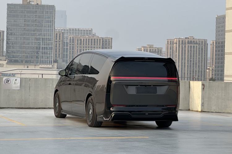 Used Li Auto MEGA 2024 Ultra Model Exterior 4