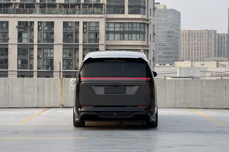 Used Li Auto MEGA 2024 Ultra Model Exterior 5