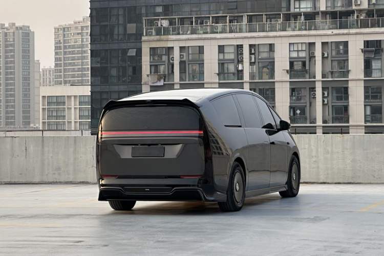 Used Li Auto MEGA 2024 Ultra Model Exterior 6