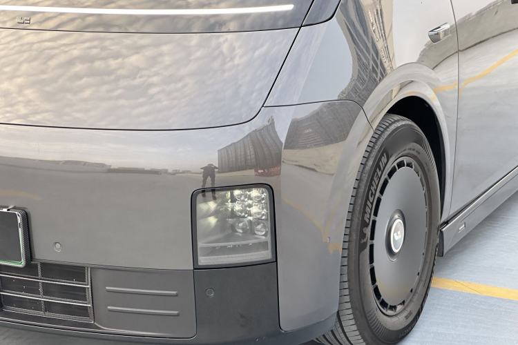 Used Li Auto MEGA 2024 Ultra Model Exterior 7
