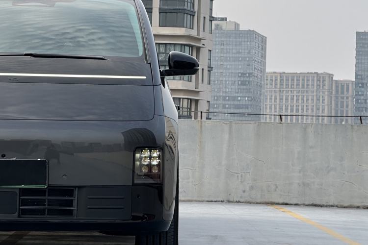 Used Li Auto MEGA 2024 Ultra Model Exterior 9