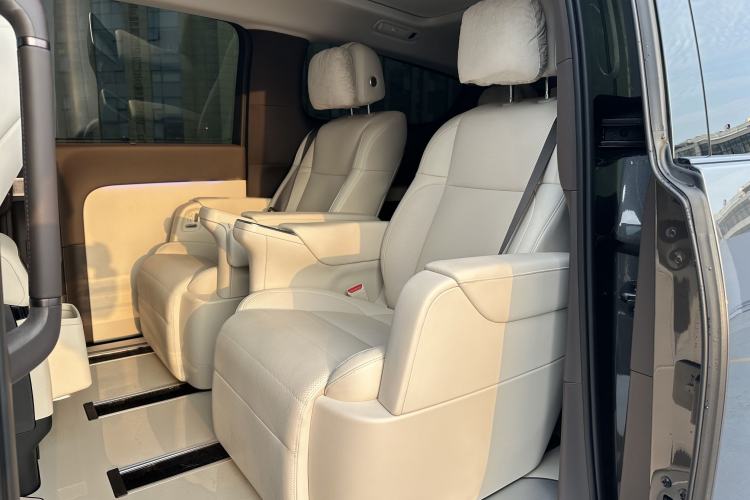 Used Li Auto MEGA 2024 Ultra Model Interior 4