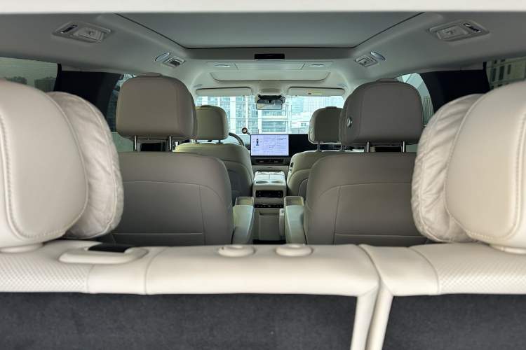 Used Li Auto MEGA 2024 Ultra Model Interior 6