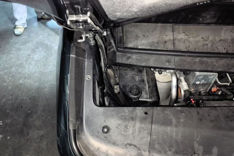 Used Li Auto MEGA 2024 Ultra Model Engine Bay Right