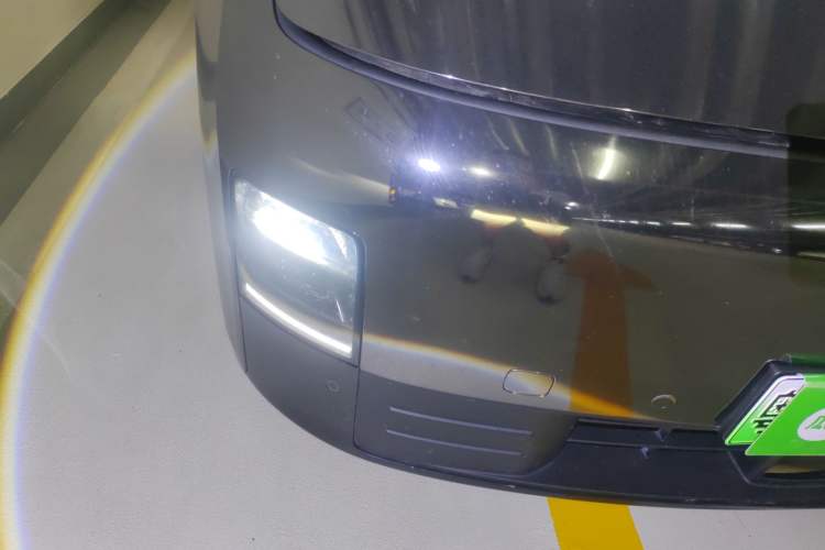 Used Li Auto MEGA 2024 Ultra Model Exterior 2